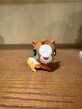 Littlest Pet Shop Orange and White Deer with Green Eyes